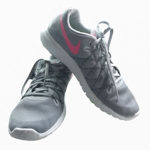 Nike Flex Fury 2 with fitsole. Running shoe gray with green and pink size 7.5(W)